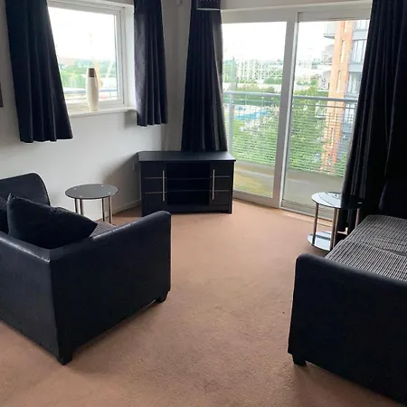 Apartment Stylish Spacious 2 Bed Balcony Nr Stadium