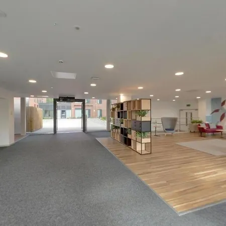 Archway Halls Met