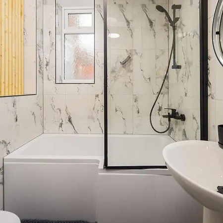 Apartment Close To Media City-old Trafford - 5 Bedroom House *