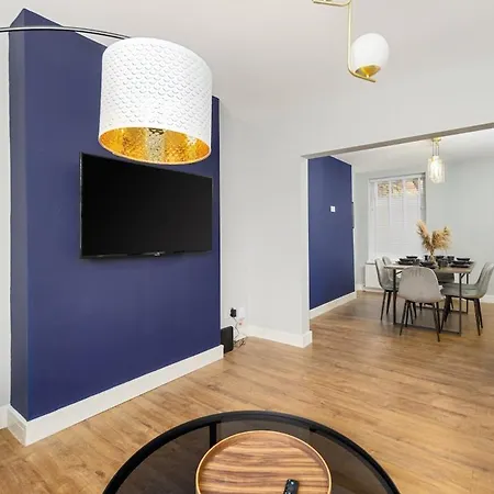 Apartment Close To Media City-old Trafford - 5 Bedroom House *