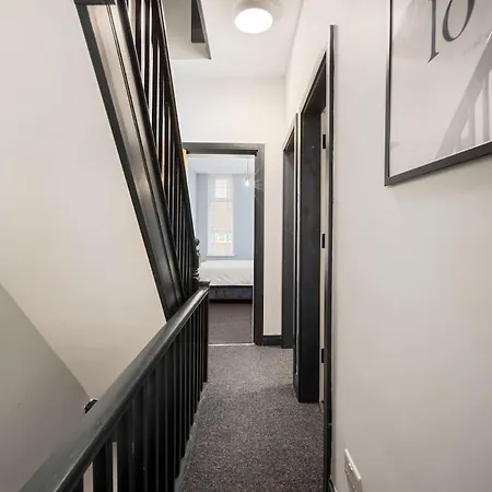 Close To Media City-old Trafford - 5 Bedroom House *