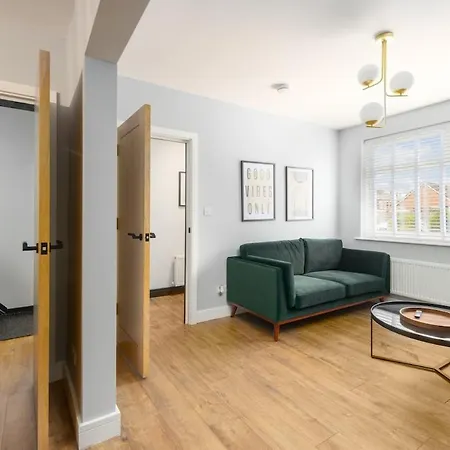Close To Media City-old Trafford - 5 Bedroom House Apartment Manchester