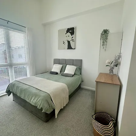 Ao & Etihad Stadium 6 Guest Stay- 3 Bedroom House With Parking & Wi Fi Holiday home Manchester