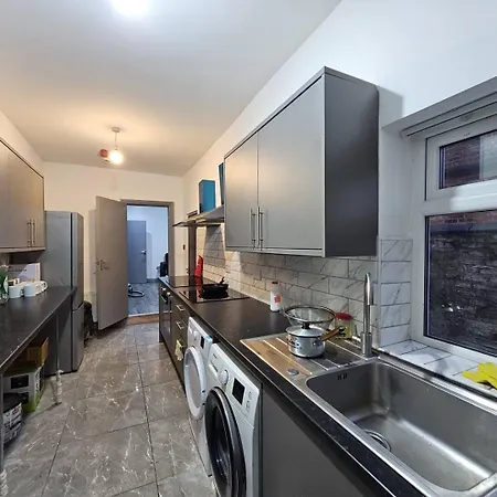 Landcross Co-living - Private Self-cater