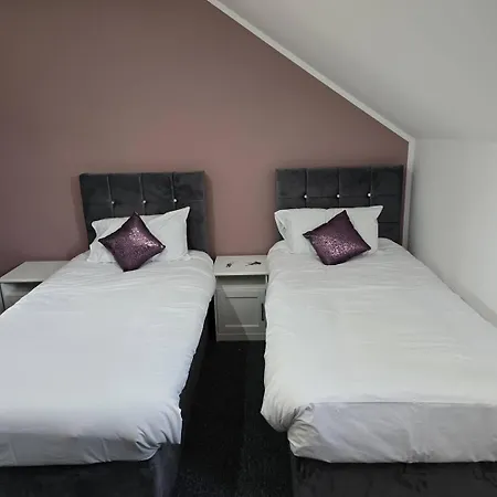 Landcross Co-living - Private Self-cater Prázdninový dům Manchester