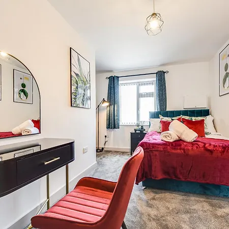 2 Flats Near Coop Arena & Etihad Stadium Apartment