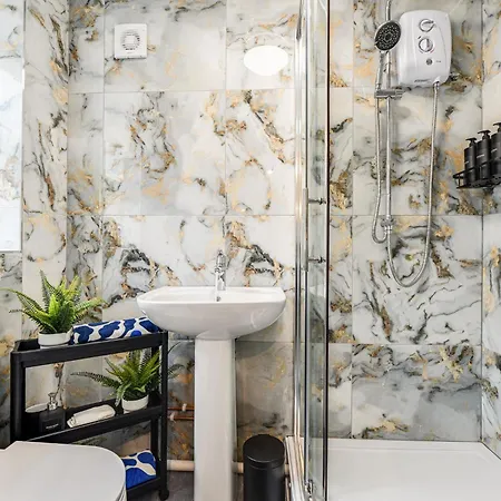 2 Flats Near Coop Arena & Etihad Stadium דירה