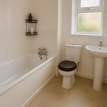 Apartment Stylish 4 Bedroom With Wifi, Free Parking And Close To Old Trafford Manchester