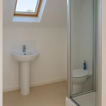 Apartment Stylish 4 Bedroom With Wifi, Free Parking And Close To Old Trafford