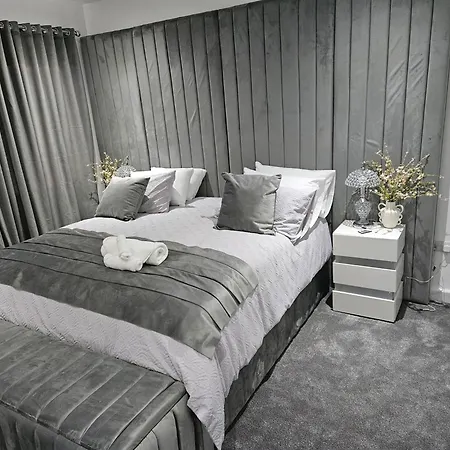 Sluxe 4mins To Etihad Stadium And Coop Live Manchester