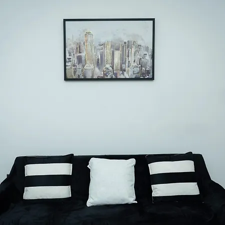 Double Bedroom Near Etihad And Coop Live With Free Parking, Shared Kitchen & Bathroom Vendégház *