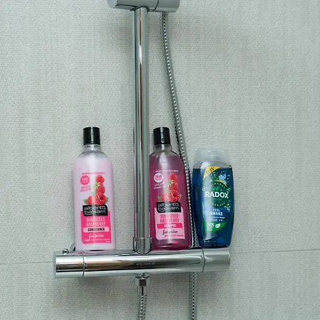 Double Bedroom Near Etihad And Coop Live With Free Parking, Shared Kitchen & Bathroom 曼彻斯特