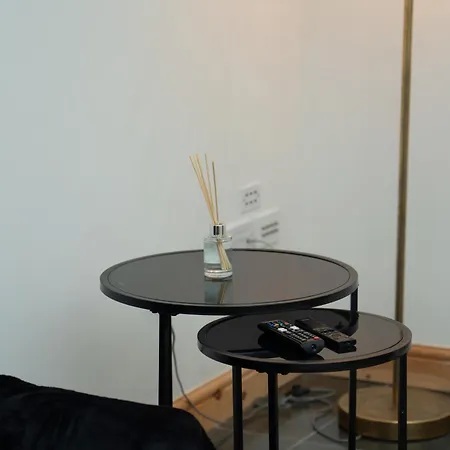 Single Bedroom With Workspace, Smart Tv, Free Parking-local Tram Stop Guest house Manchester