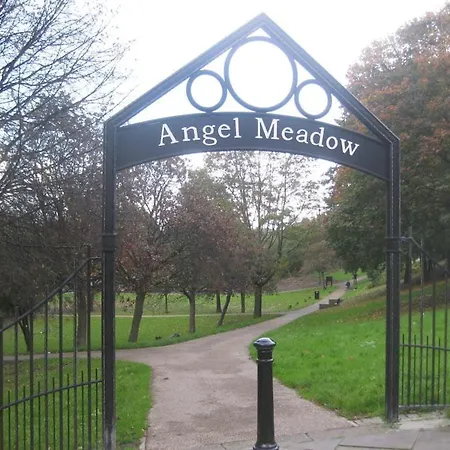 Centre Apt, With Free Secured Parking & Balcony, Sleeps 4 Apartamento Manchester