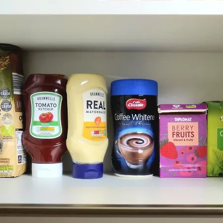 Centre Apt, With Free Secured Parking & Balcony, Sleeps 4 Apartment