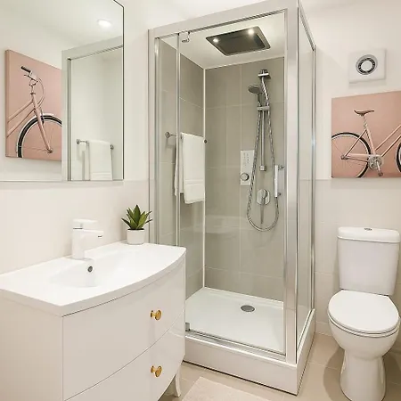 Apartman Beautiful House In The Heart Of A Golf Course.