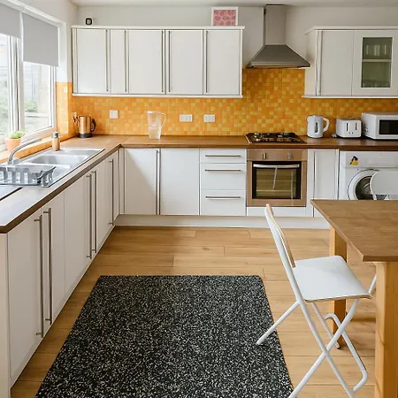 Beautiful House In The Heart Of A Golf Course. * Manchester