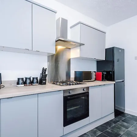 Bright & Comfy 4-bedroom House 10 Mins To By Rest&recharge Holiday home Manchester