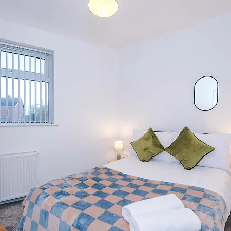 Bright & Comfy 4-bedroom House 10 Mins To By Rest&recharge Manchester