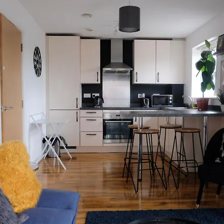 Lord Street With Free Parking & Wifi- Salford Uni, Victoria Station, Ao Arena