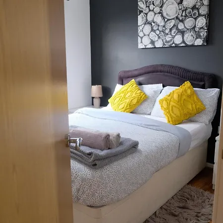 Lord Street With Free Parking & Wifi- Salford Uni, Victoria Station, Ao Arena Manchester