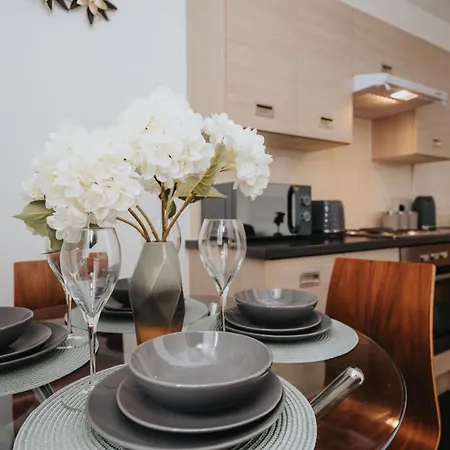 Trafford - Work & Leisure マンチェスター