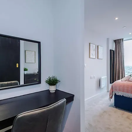 Stunning New 2-bed Flat In Perfect For Couples Manchester