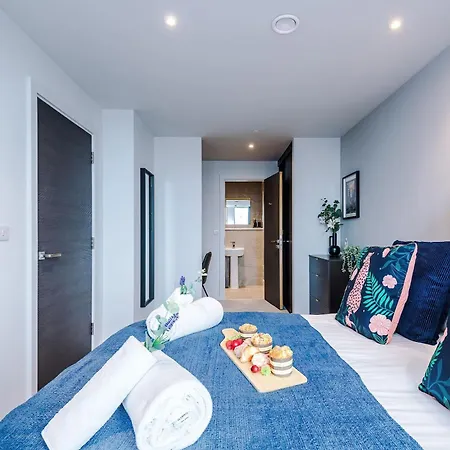 Apartment Stunning New 2-bed Flat In Perfect For Couples
