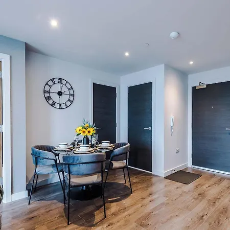 Stunning New 2-bed Flat In Perfect For Couples Manchester
