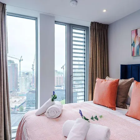 Apartment Stunning New 2-bed Flat In Perfect For Couples