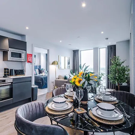 Apartment Stunning New 2-bed Flat In Perfect For Couples *