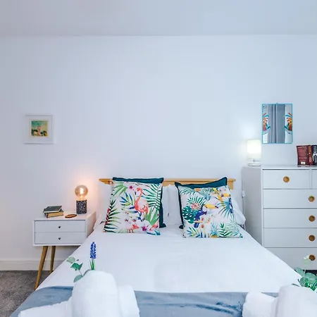 Hébergement de vacances Spacious & Bright 2-bed By 53 Degrees Property, Perfect For Couples With Parking & Garden Manchester