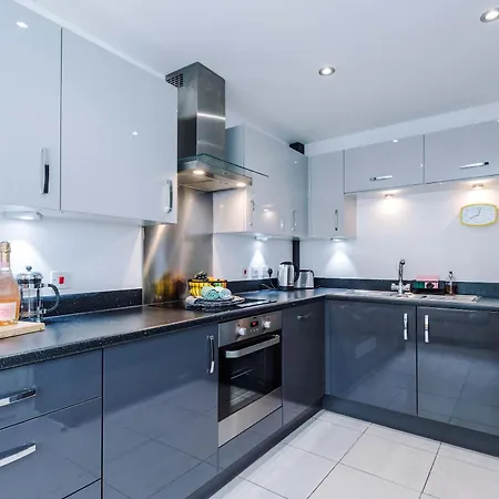 Hébergement de vacances Spacious & Bright 2-bed By 53 Degrees Property, Perfect For Couples With Parking & Garden