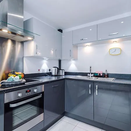 Spacious & Bright 2-bed By 53 Degrees Property, Perfect For Couples With Parking & Garden Manchester