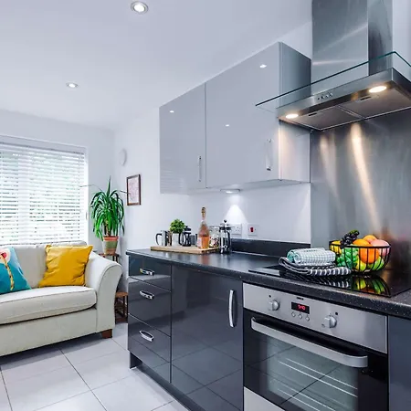 Spacious & Bright 2-bed By 53 Degrees Property, Perfect For Couples With Parking & Garden *