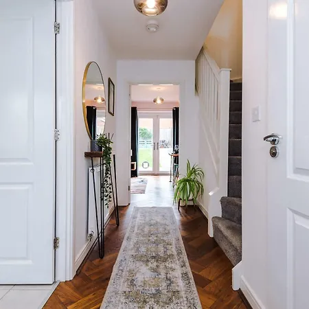 Hébergement de vacances Spacious & Bright 2-bed By 53 Degrees Property, Perfect For Couples With Parking & Garden *