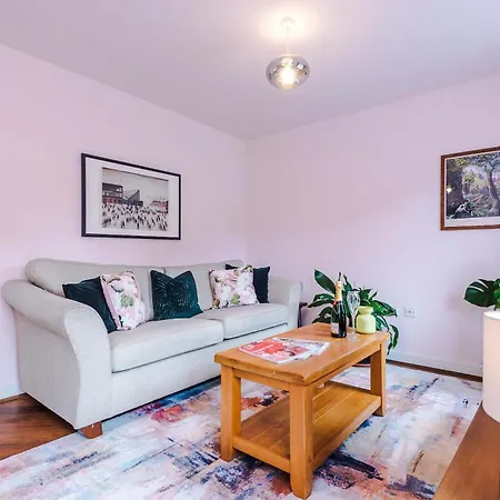 Spacious & Bright 2-bed By 53 Degrees Property, Perfect For Couples With Parking & Garden