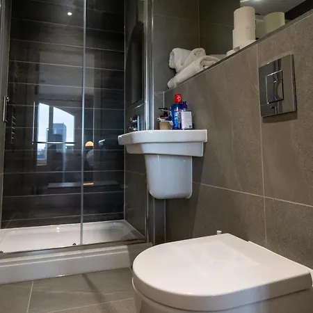 Mega5 Modern 2bedroom Luxury Deansgate-2baths, 2toilets, With Car Park مانشستر