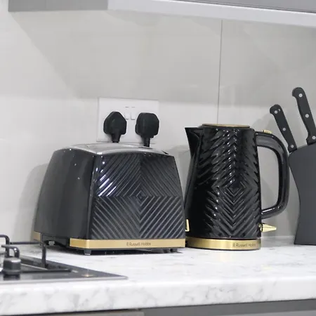 Modern House - 3 Bedrooms - 1 Bath - Mancity