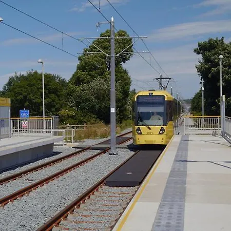 Hébergement de vacances 4 Bed Failsworth - 3 Bathrooms - Free Parking - Ideal For Contractors & Families