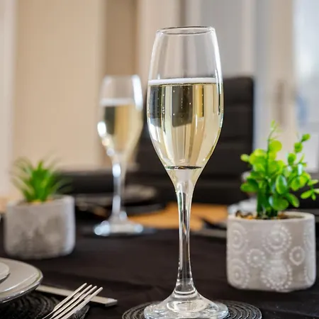 Villa Ancoats Eden - Free Parking - 2 Bath - 3 Bedroom - Centre *