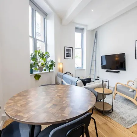 Azure 1br Walks Manchester