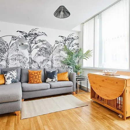 Centre 2 Bedroom Sleeps 5