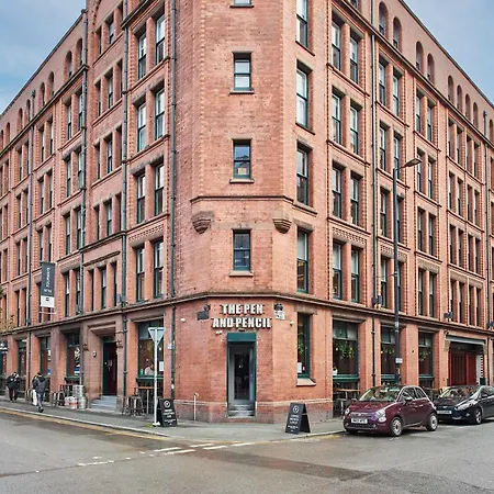 Centre 2 Bedroom Sleeps 5 Apartment