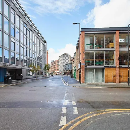 Apartment Centre 2 Bedroom Sleeps 5 *