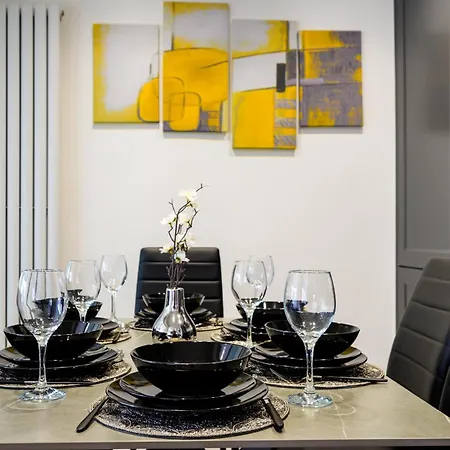 Droylsden Eden - Next To Tram - Free Parking Near Coop- Live & Etihad Stadium *