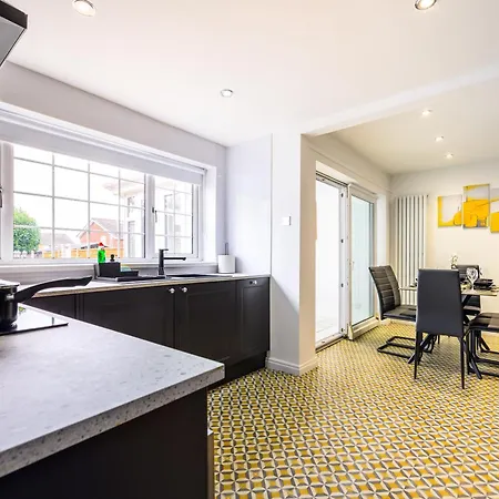 Vakantiehuis Droylsden Eden - Next To Tram - Free Parking Near Coop- Live&etihad Stadium