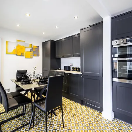 Droylsden Eden - Next To Tram - Free Parking Near Coop- Live & Etihad Stadium Holiday home *