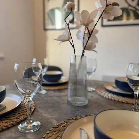 2 Bedroom Near Etihad Stadium *