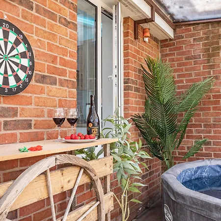 בית נופש Chic Riverside Retreat Salford 4bd Free Parking *